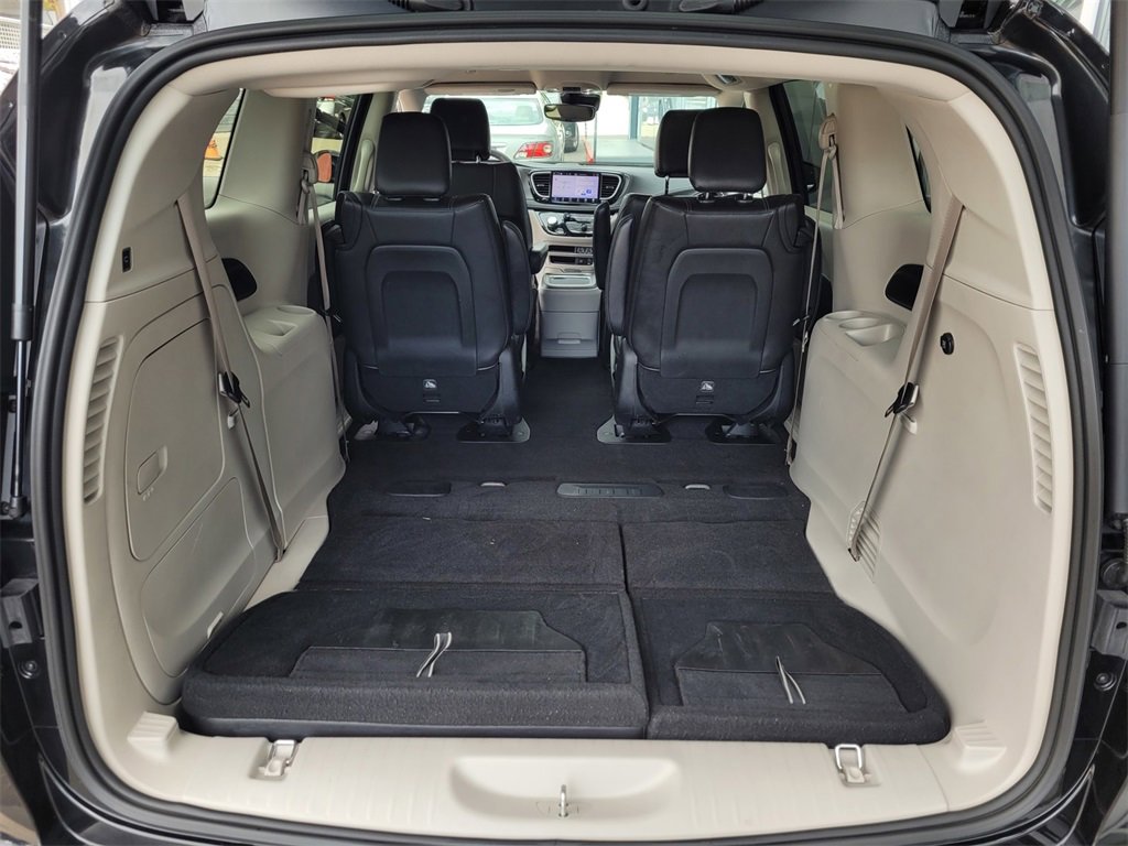 Used 2022 Chrysler Pacifica Touring-L image 26