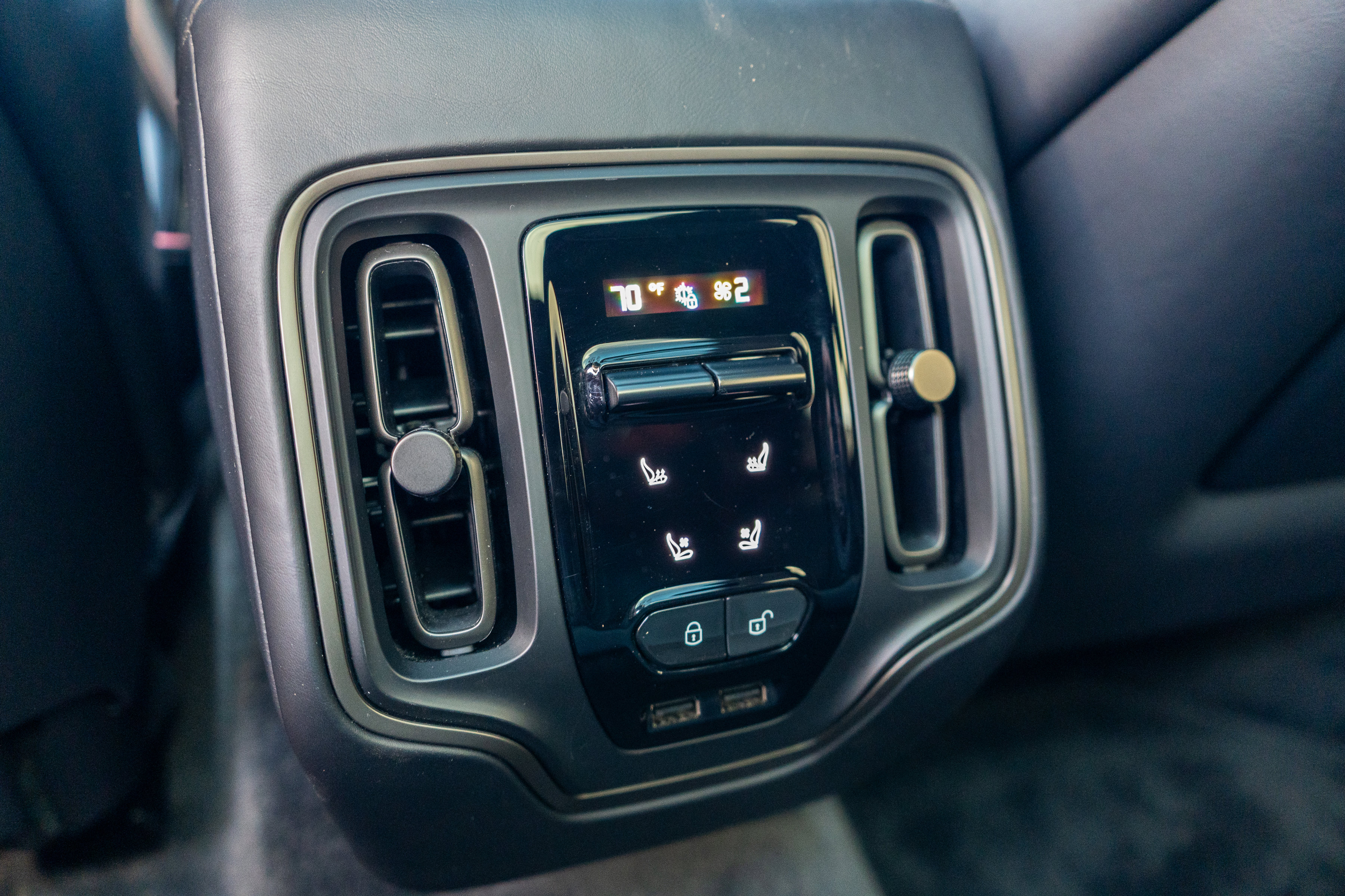 Used 2022 Aston Martin DBX image 34