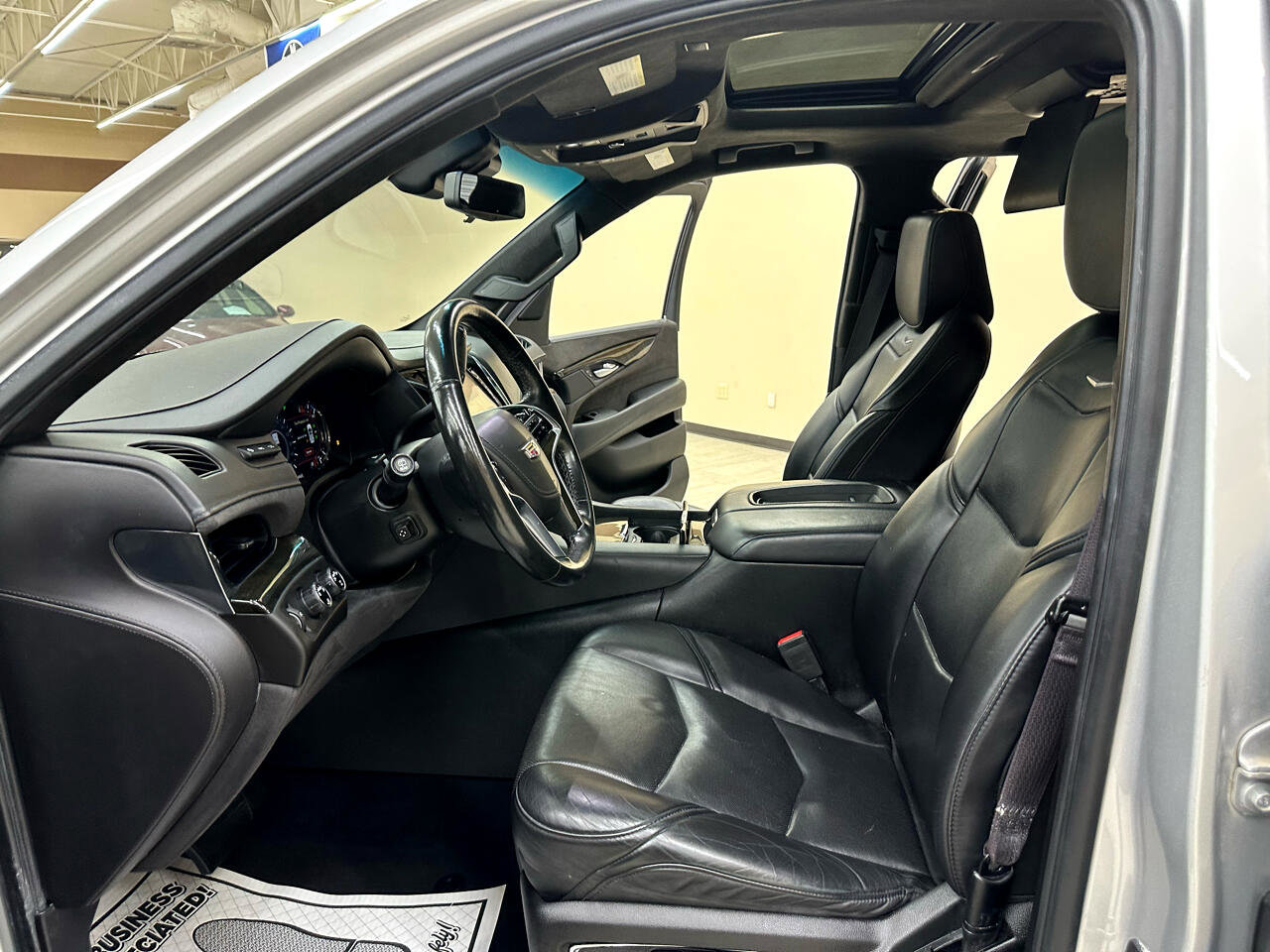 Used 2017 Cadillac Escalade Platinum image 24