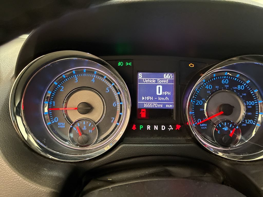 Used 2014 Chrysler Town & Country Touring FWD image 13