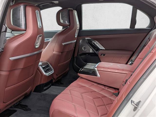 New 2026 BMW 750e xDrive image 17