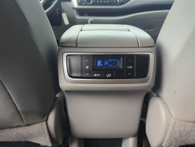 Used 2019 Toyota Highlander LE FWD image 20