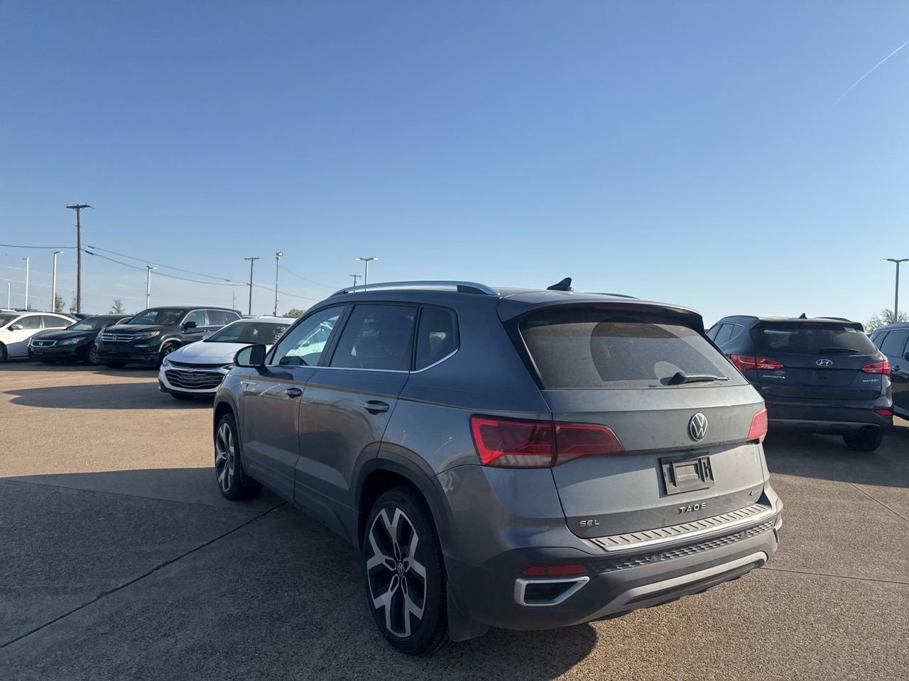 Used 2022 Volkswagen Taos SEL image 15