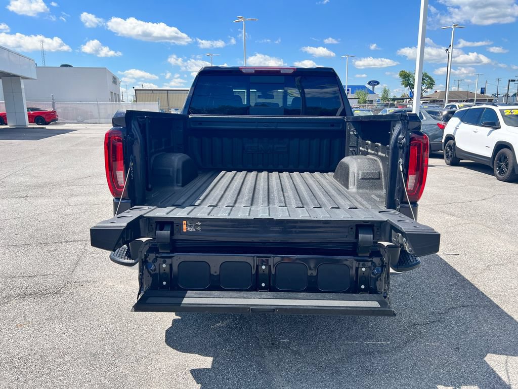 Used 2022 GMC Sierra 1500 SLT w/ SLT Premium Plus Package AWD/4WD image 11