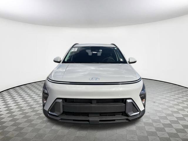 Used 2025 Hyundai Kona SEL image 2