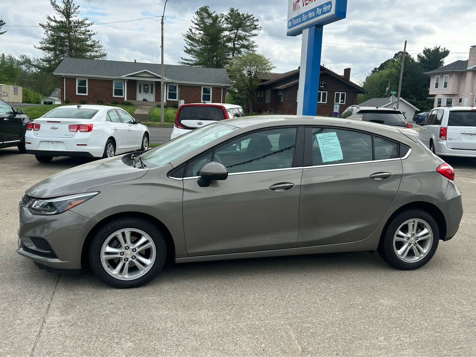 Used 2018 Chevrolet Cruze LT w/ Convenience Package FWD image 4