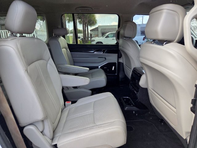 Certified 2022 Jeep Wagoneer Series III w/ Flexible Seating Group RWD image 18