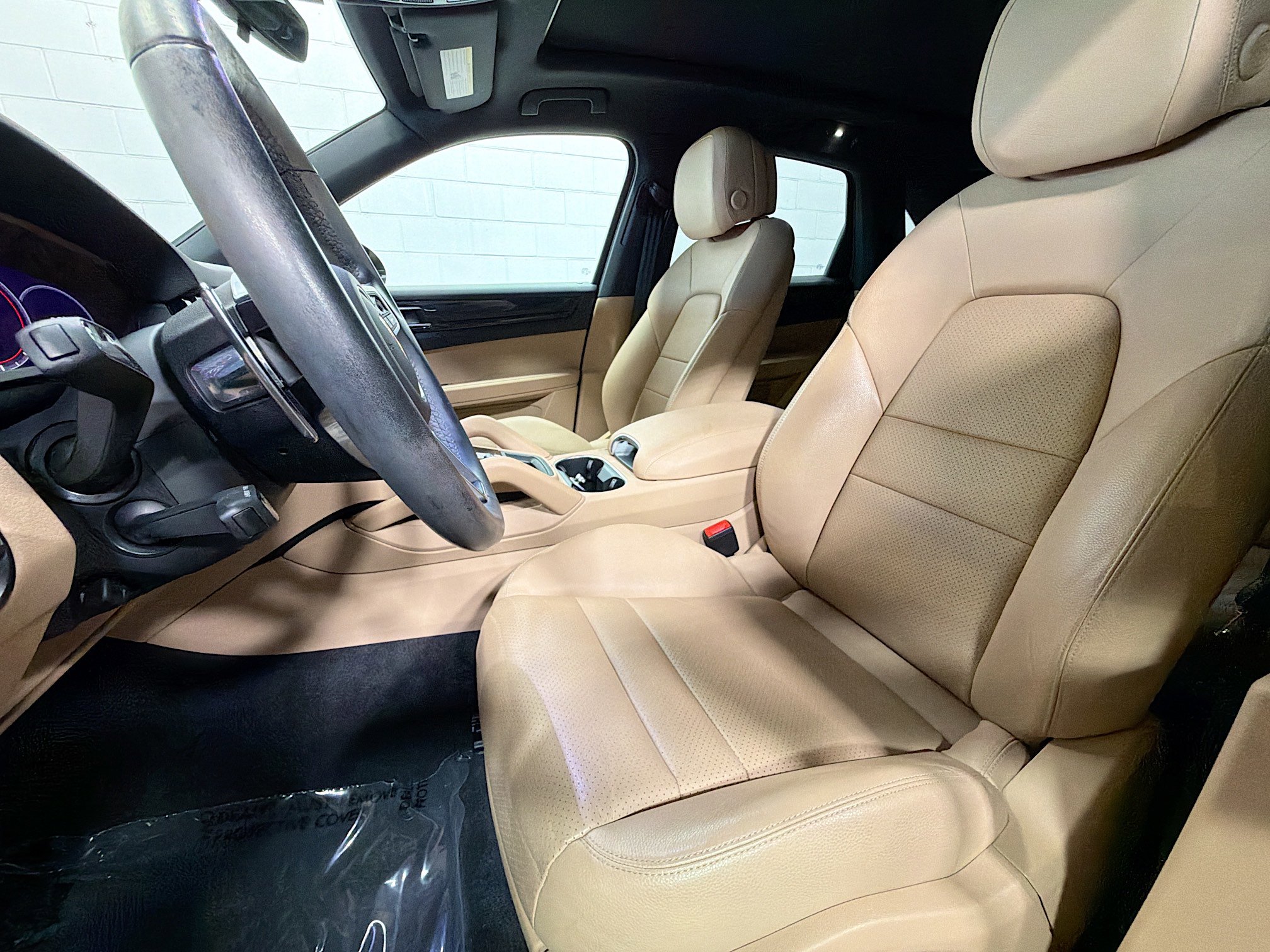 Certified 2023 Porsche Cayenne AWD/4WD image 5