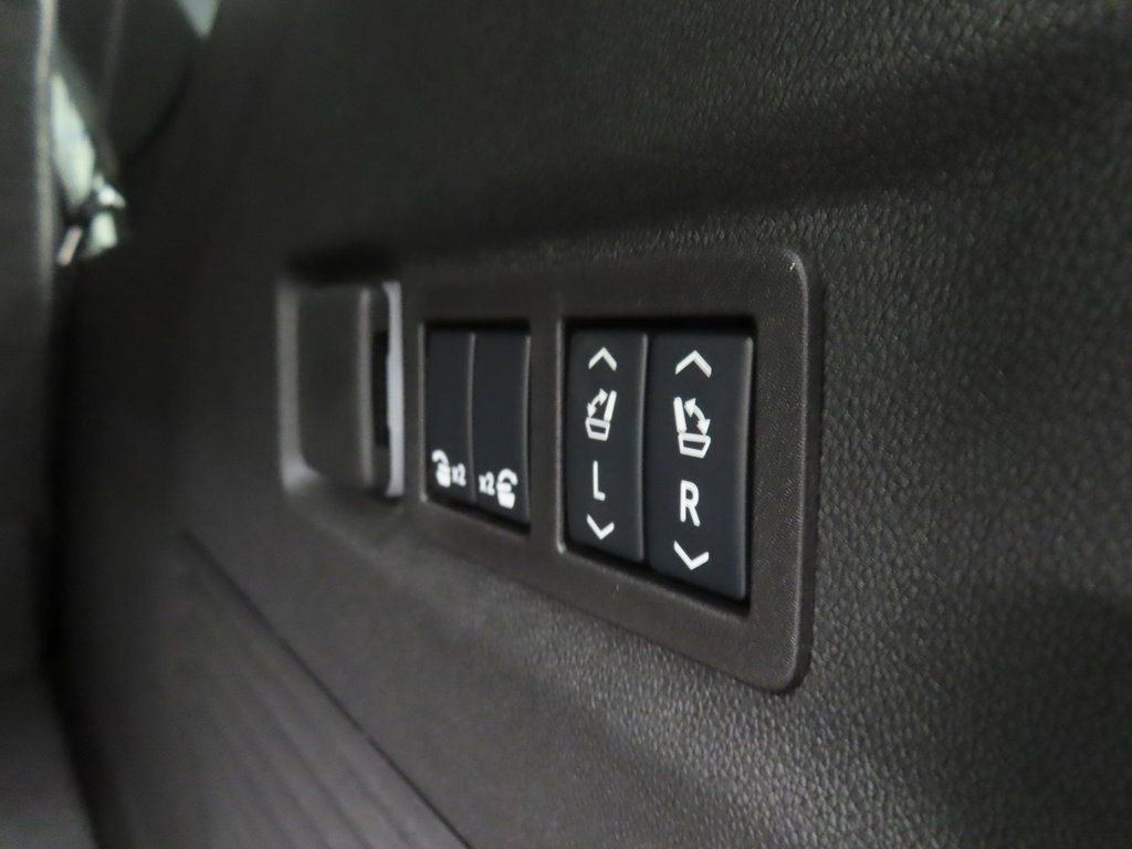 Used 2025 Chevrolet Suburban Premier image 41