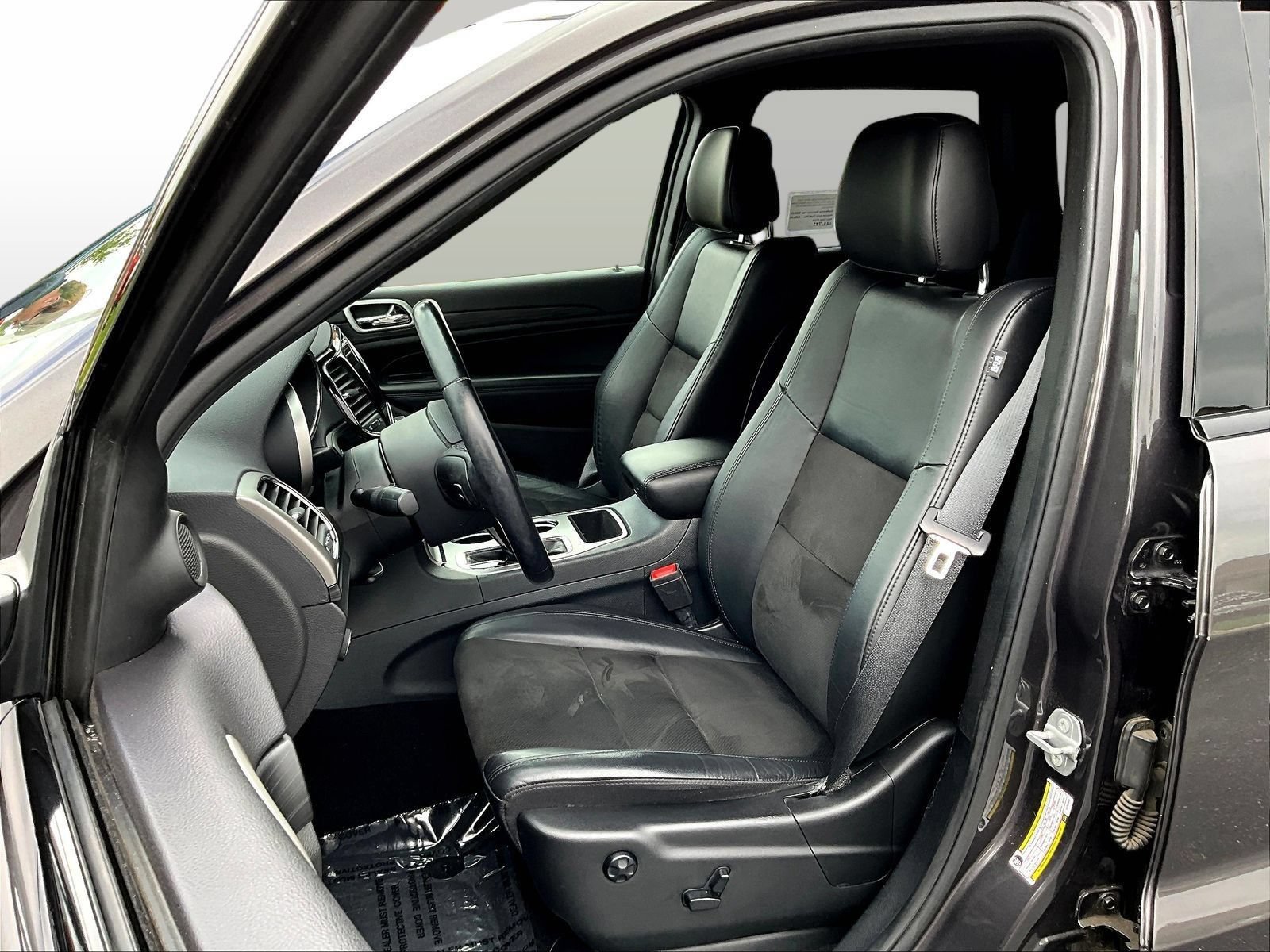 Used 2020 Jeep Grand Cherokee Altitude AWD/4WD image 23