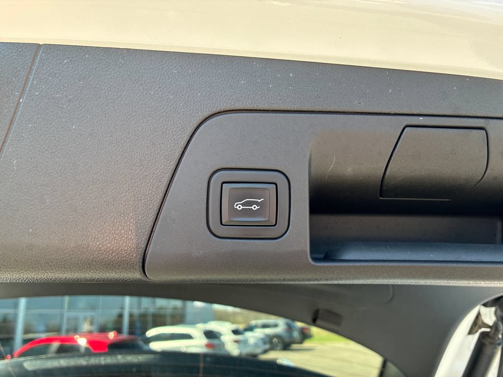 Used 2023 Buick Envision Essence AWD/4WD image 18