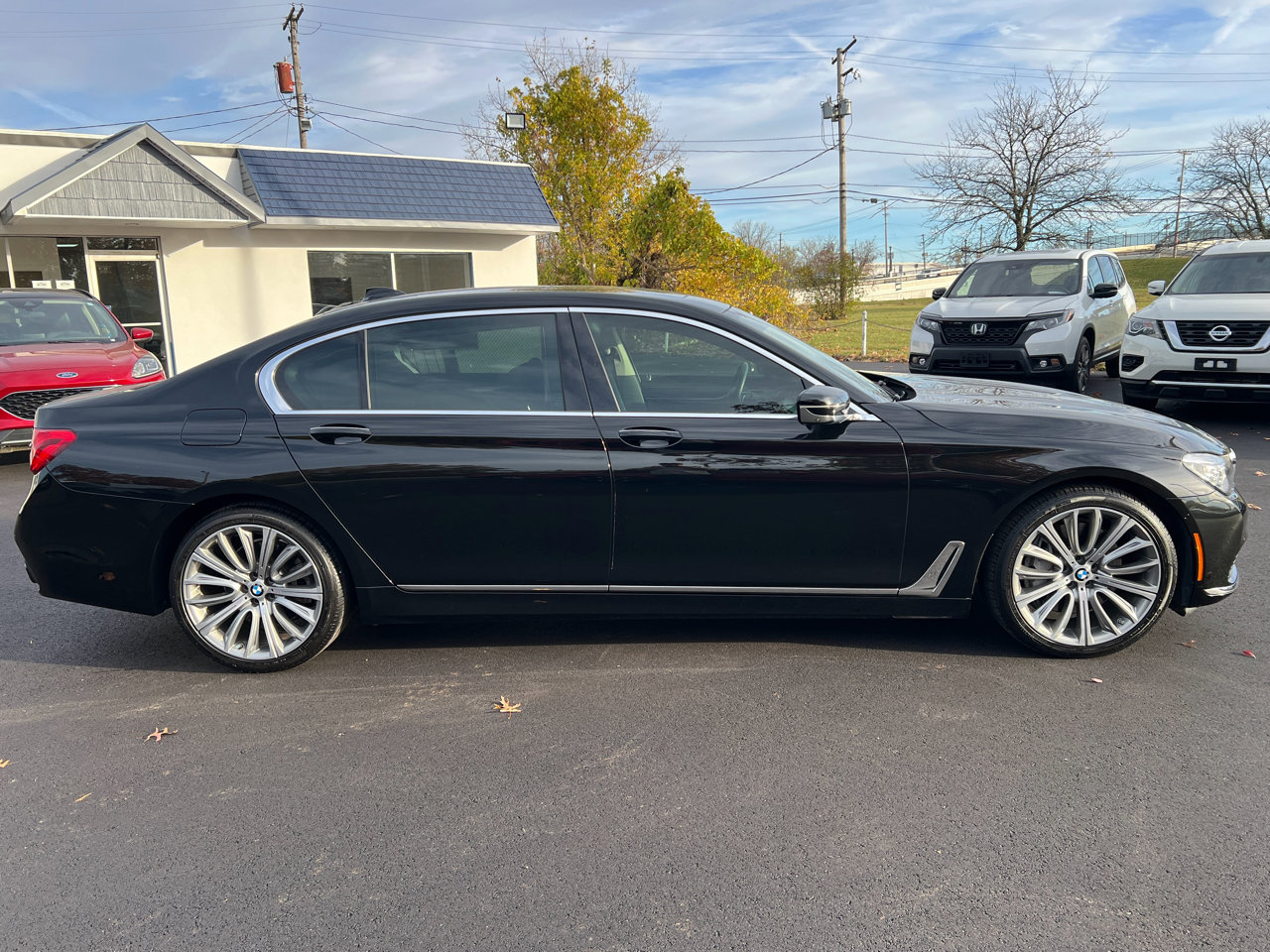 Used 2019 BMW 750i w/ Executive Package image 9