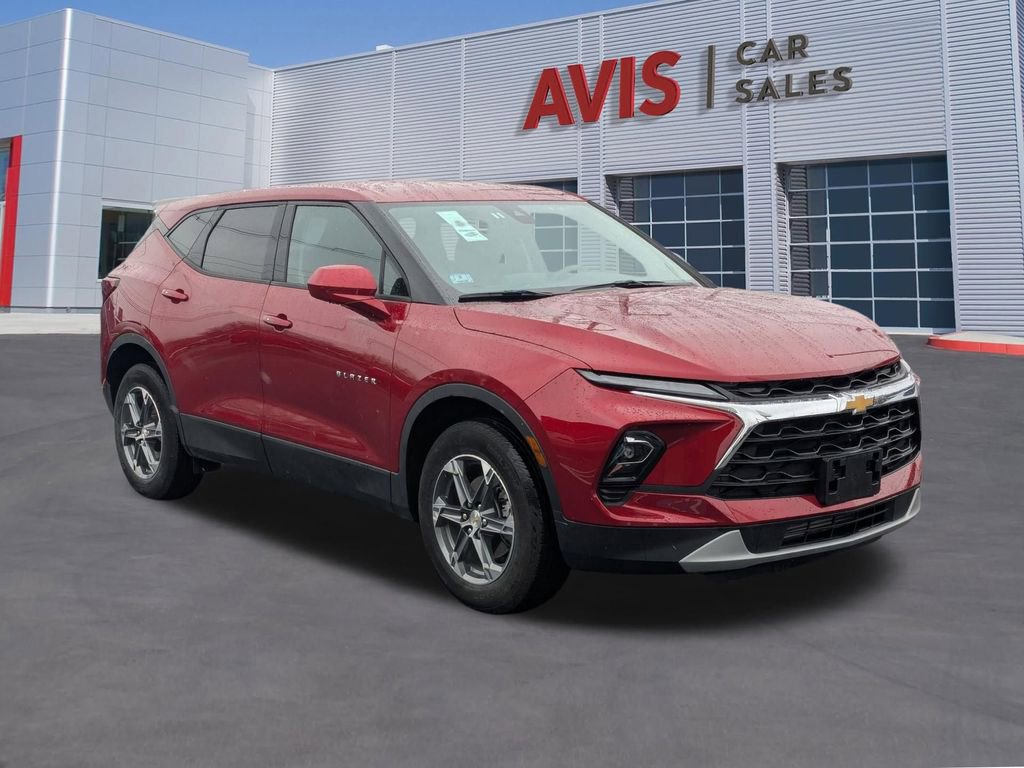 Used 2025 Chevrolet Blazer LT image 3