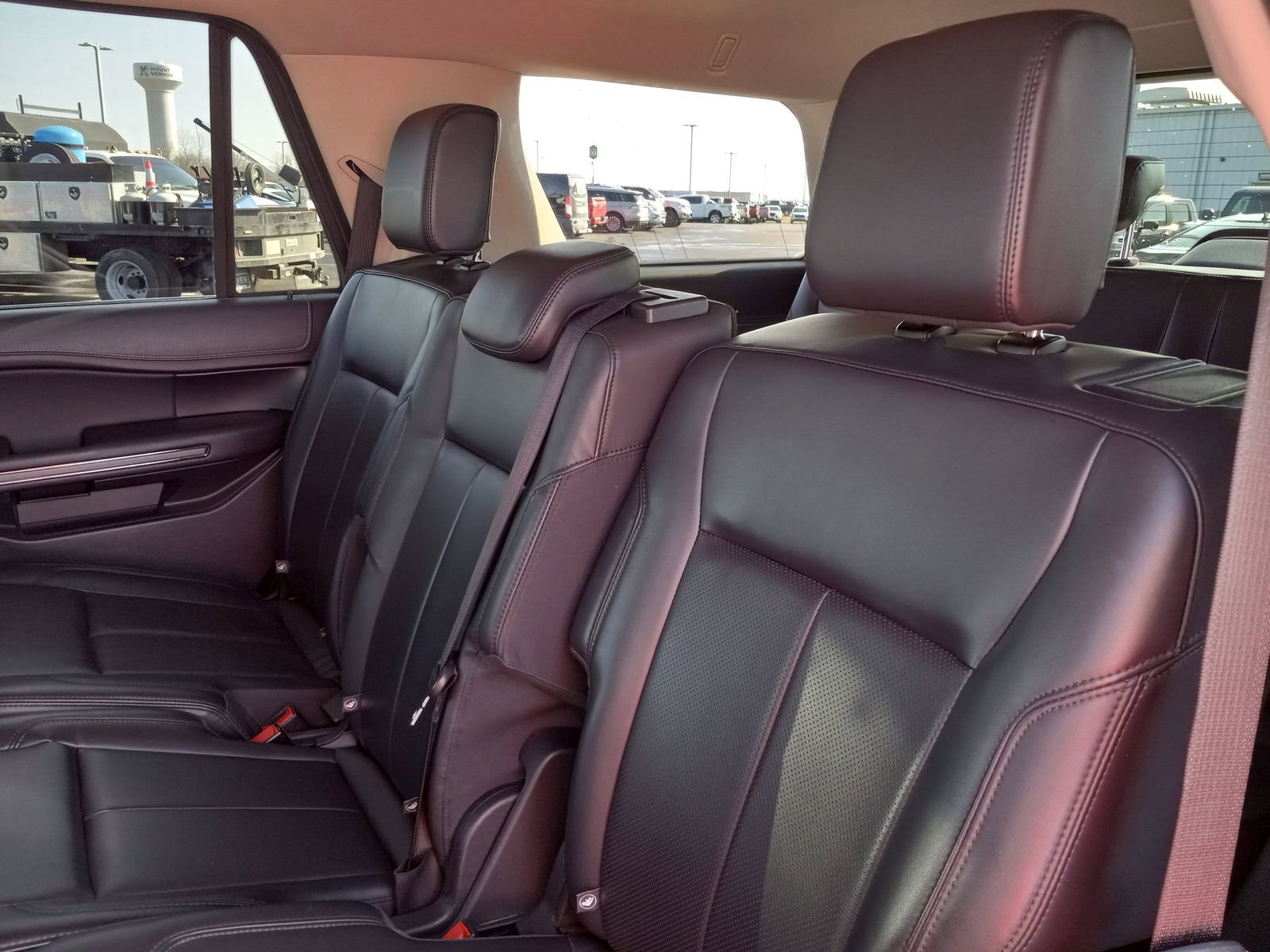 Used 2024 Ford Expedition XLT image 14