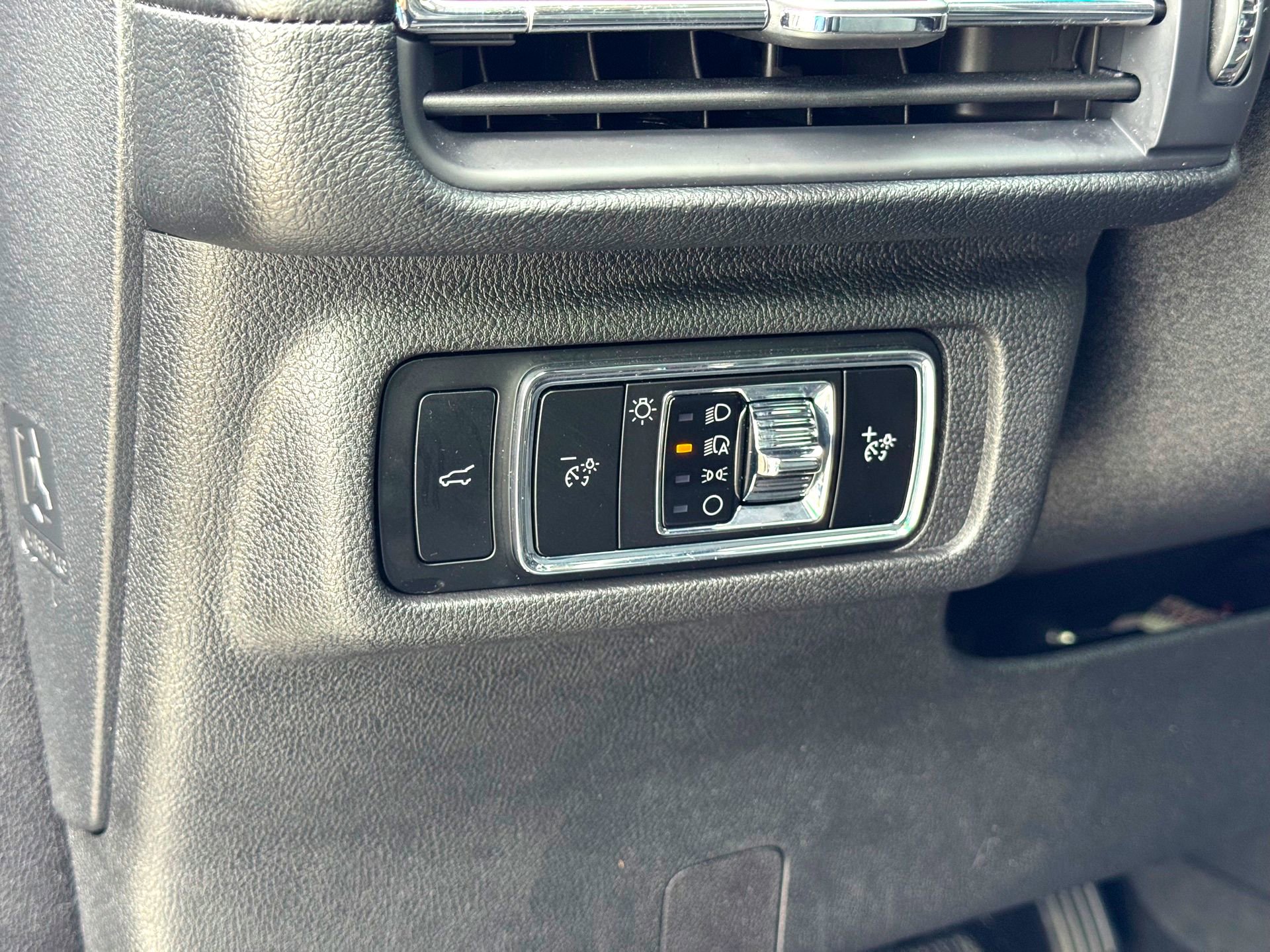 Used 2024 Lincoln Corsair FWD w/ Equipment Group 101A image 15