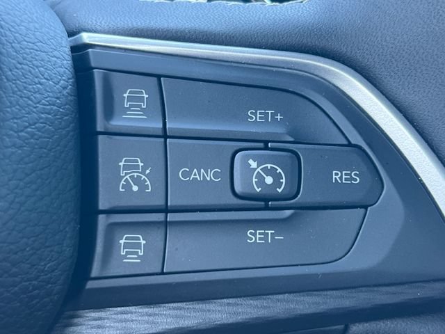 Used 2024 Jeep Grand Cherokee L Altitude AWD/4WD image 24