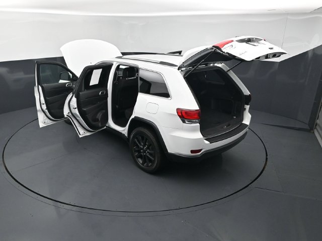 Used 2021 Jeep Grand Cherokee Laredo AWD/4WD image 28