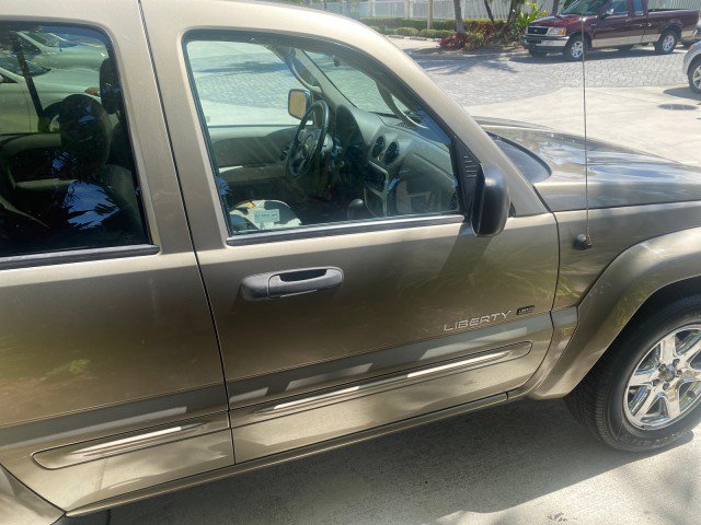 Used 2003 Jeep Liberty Limited image 98