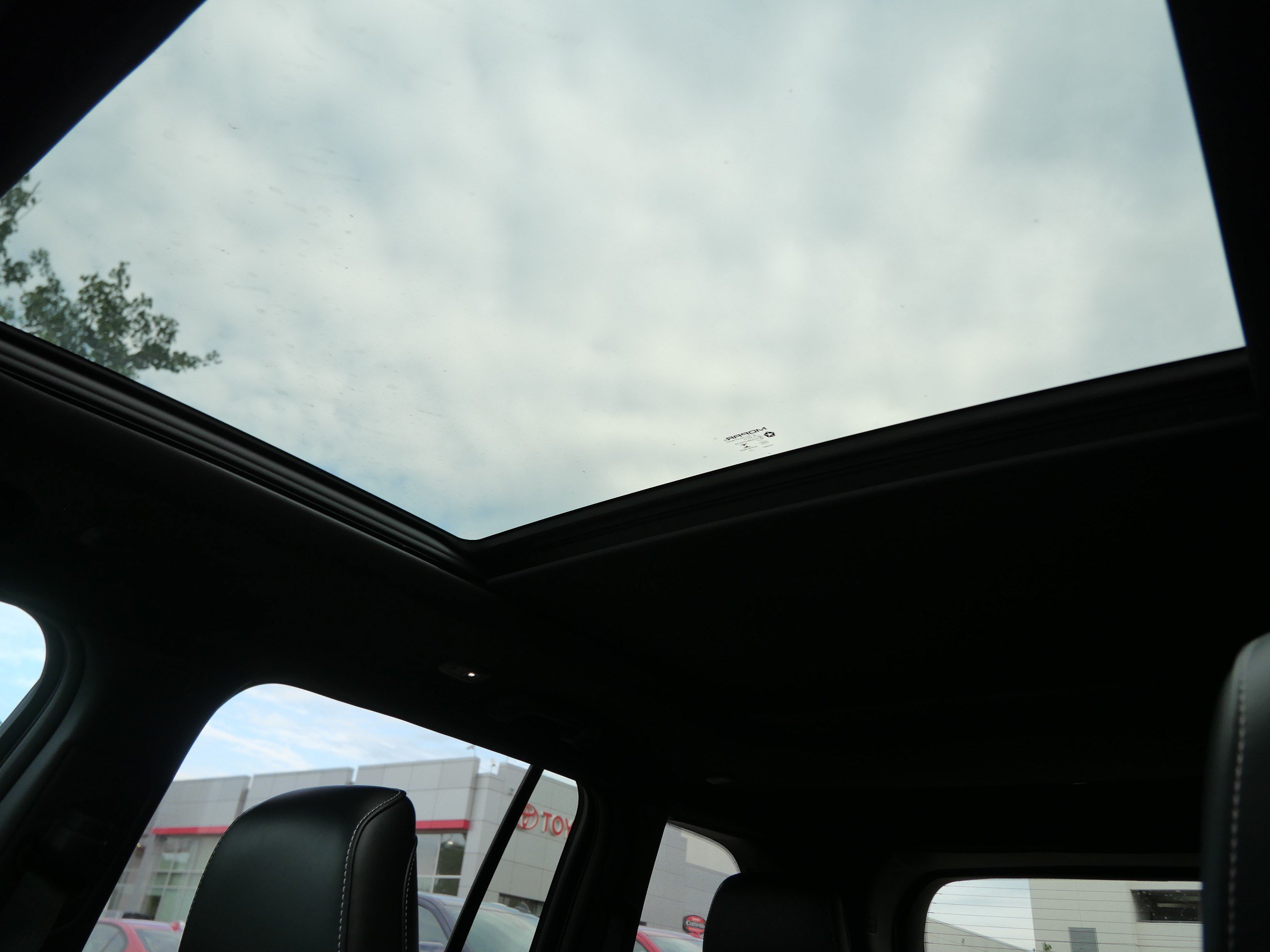 Used 2025 Jeep Grand Cherokee Limited AWD/4WD image 32