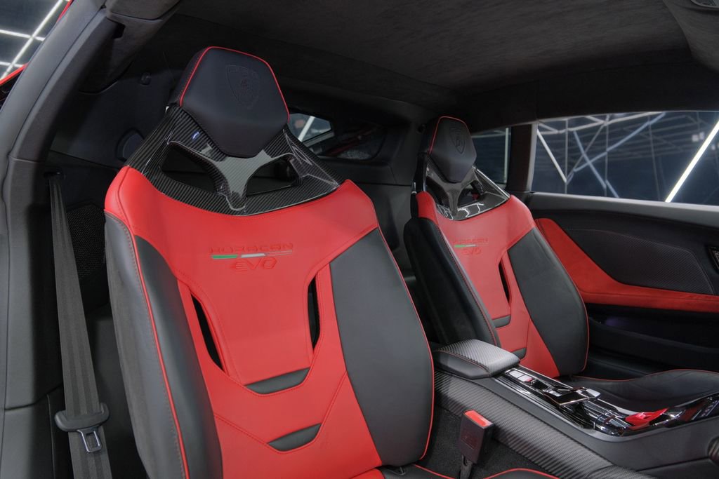 Used 2020 Lamborghini Huracan EVO image 23