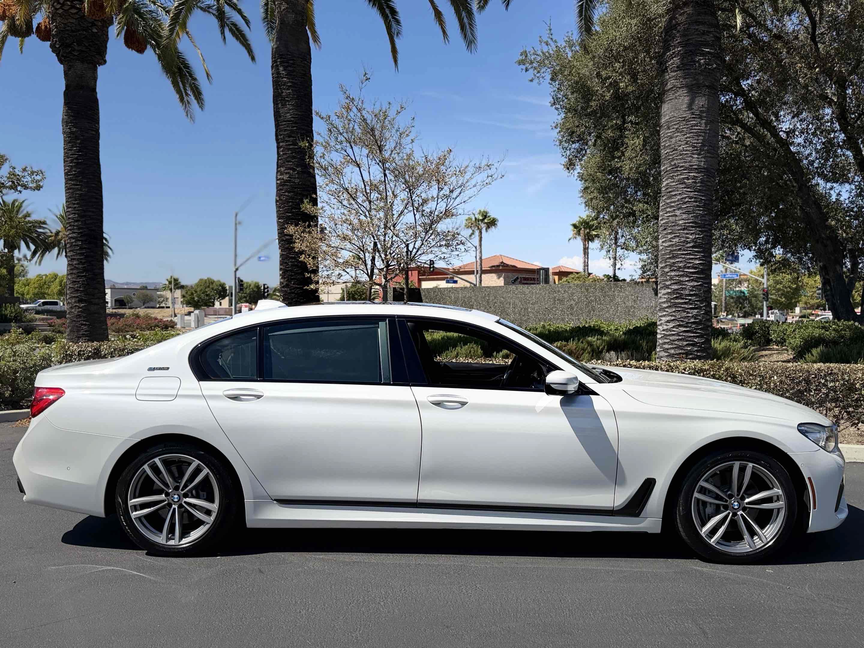 Used 2018 BMW 740e xDrive AWD/4WD image 13