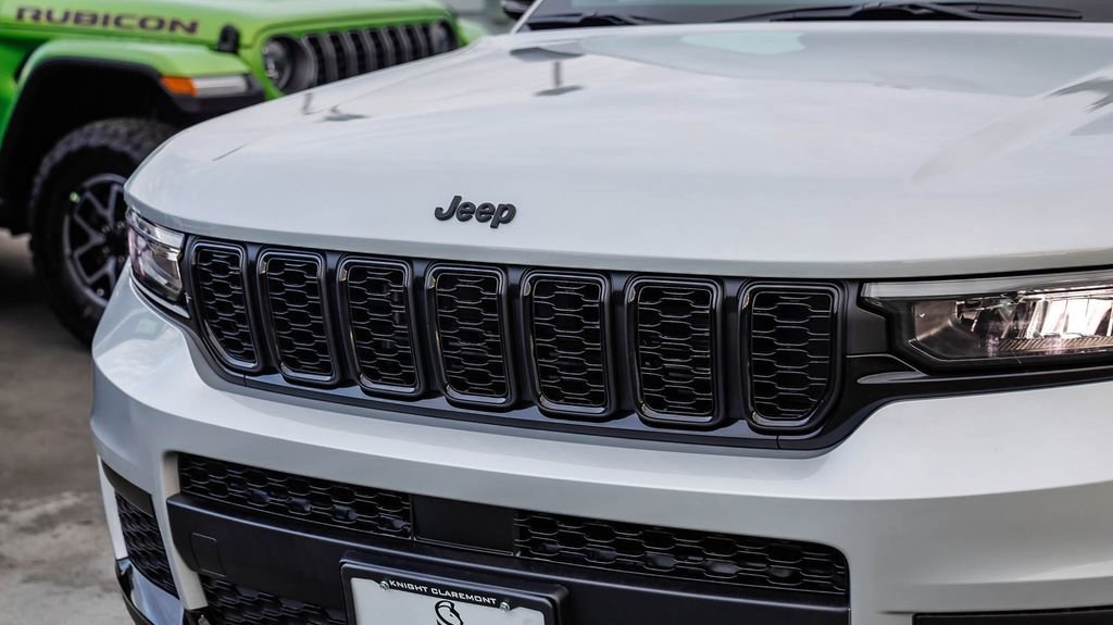 New 2025 Jeep Grand Cherokee L Altitude image 6