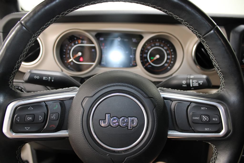 Used 2022 Jeep Gladiator Overland w/ Cold Weather Group AWD/4WD image 27