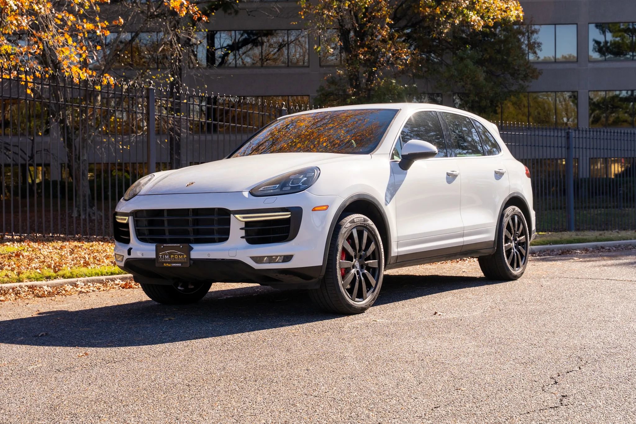 Used 2015 Porsche Cayenne Turbo image 2