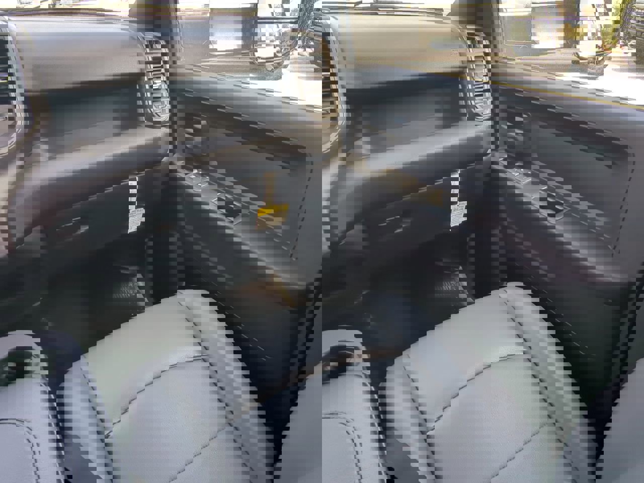 Used 2022 RAM 5500 Tradesman w/ Chrome Appearance Group image 15