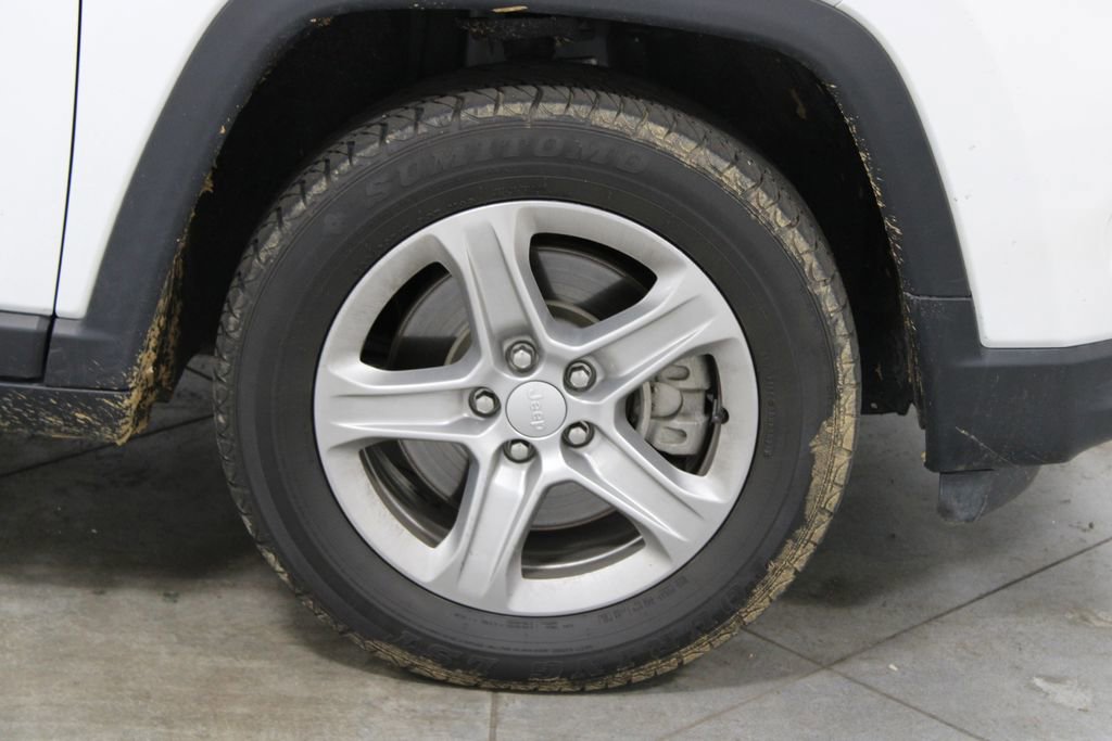 Used 2024 Jeep Compass Latitude image 12