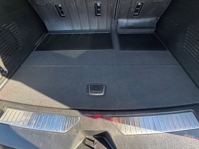 Used 2024 GMC Yukon XL Denali image 10