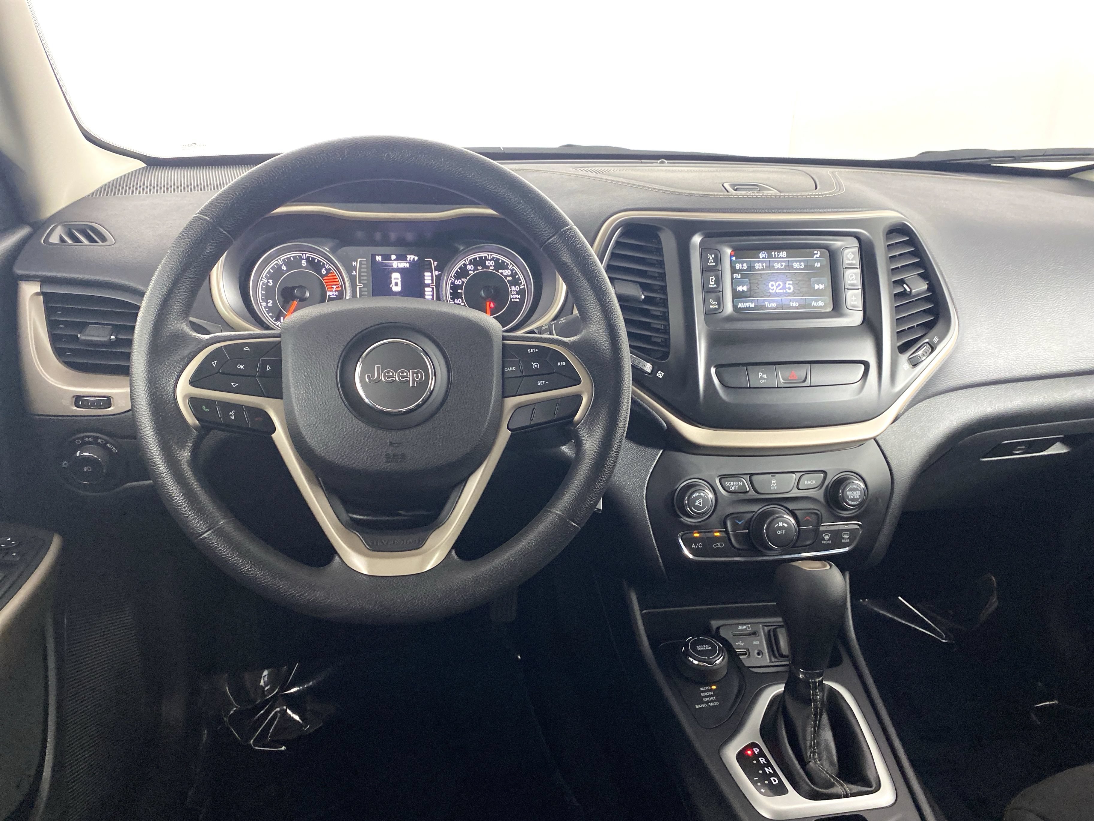 Used 2018 Jeep Cherokee Latitude w/ Safety Group AWD/4WD image 19