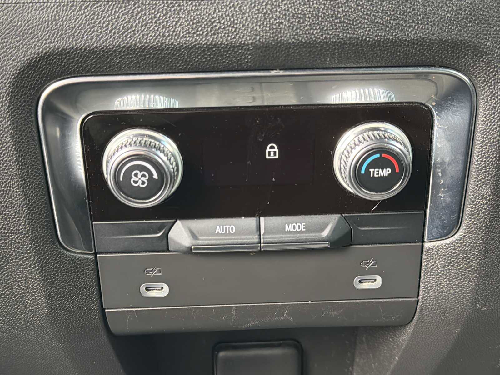 Used 2023 GMC Yukon XL SLT image 24