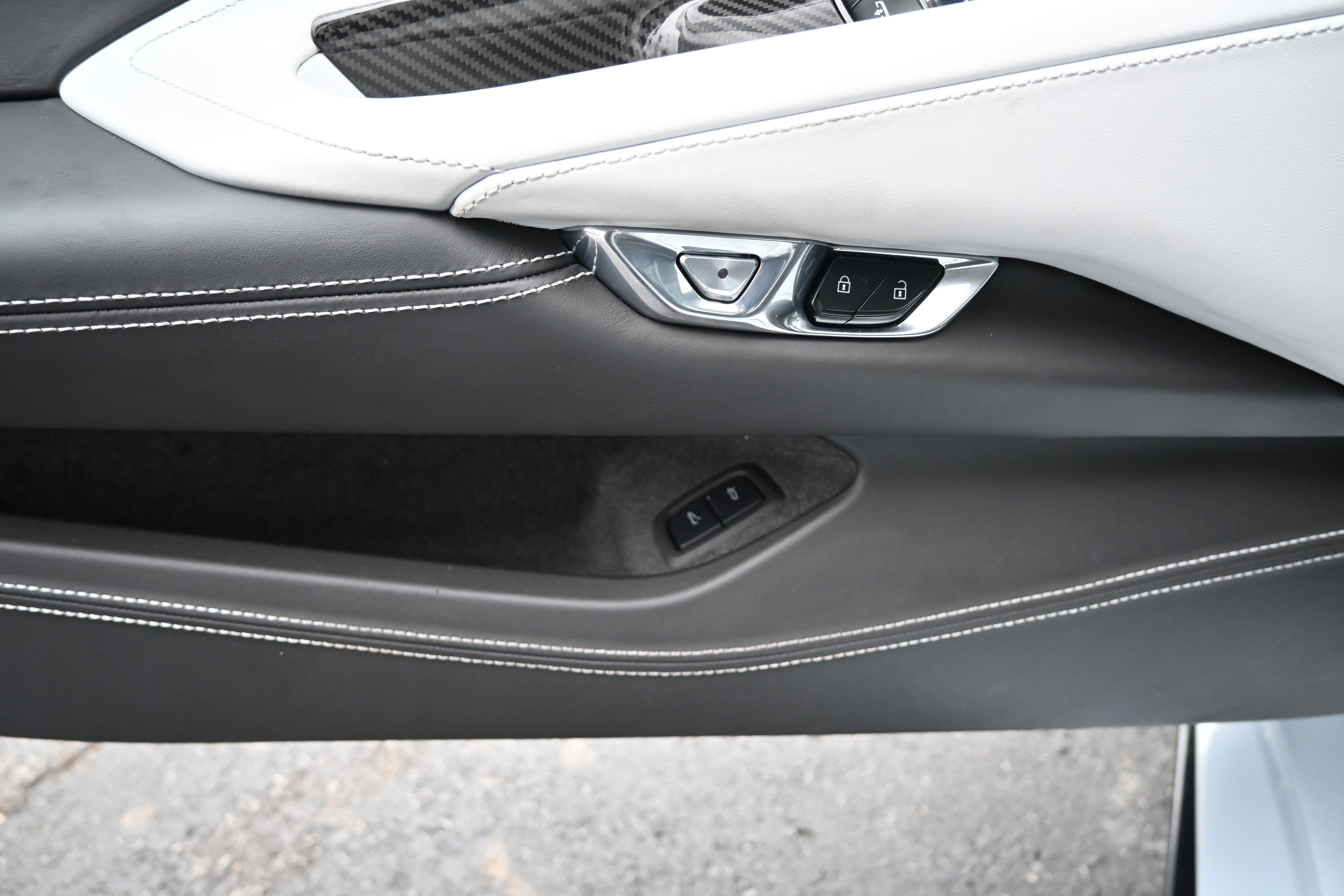 Used 2021 Chevrolet Corvette Stingray Premium Conv w/ Z51 Performance Package image 20