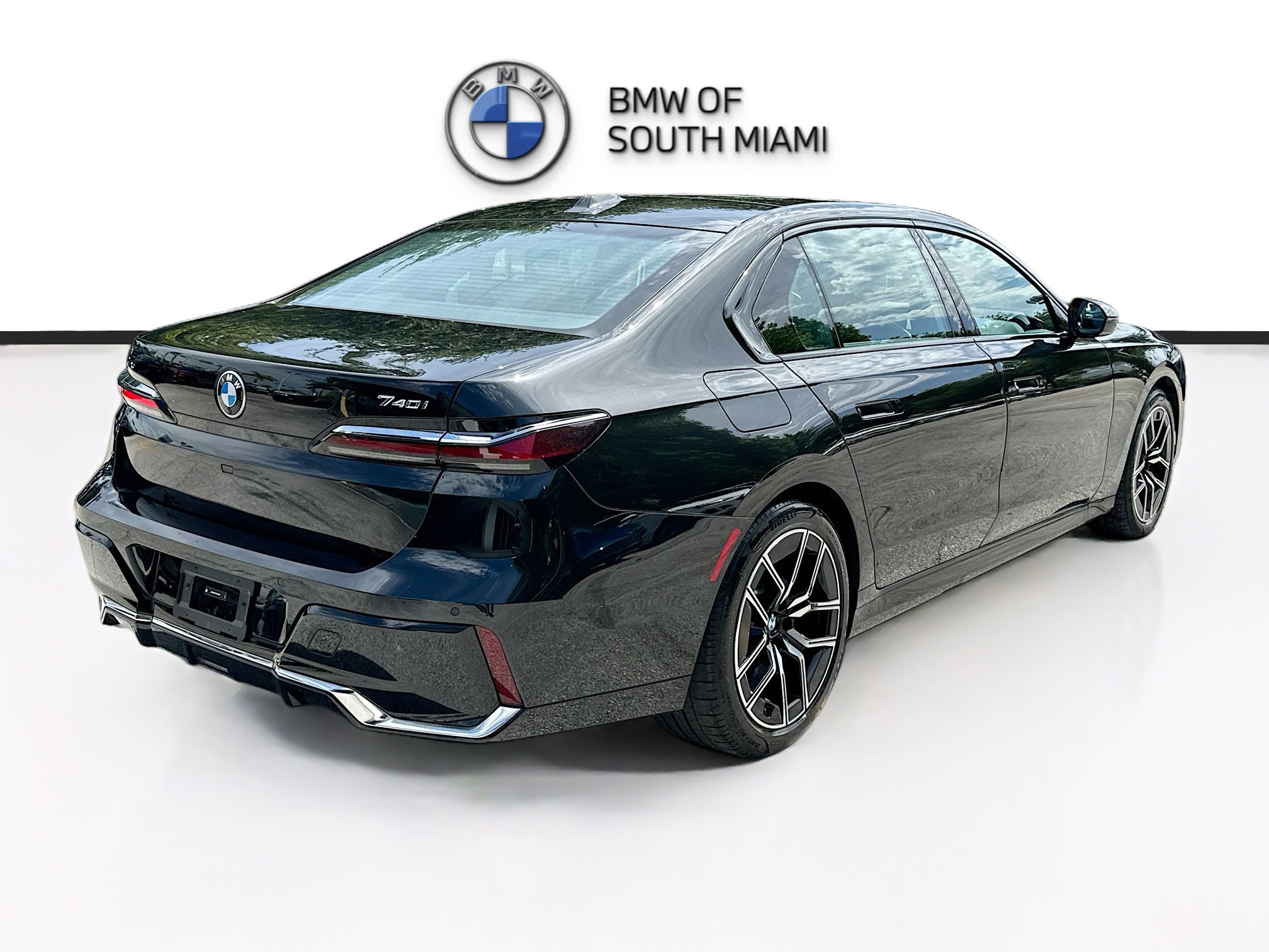 Certified 2024 BMW 740i RWD image 7