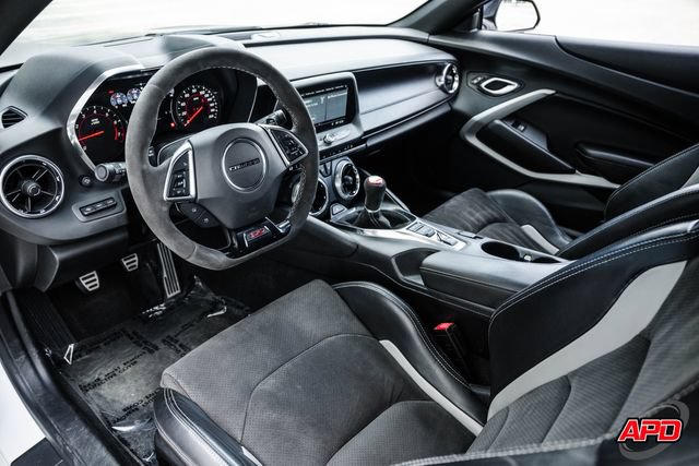 Used 2019 Chevrolet Camaro SS RWD image 3