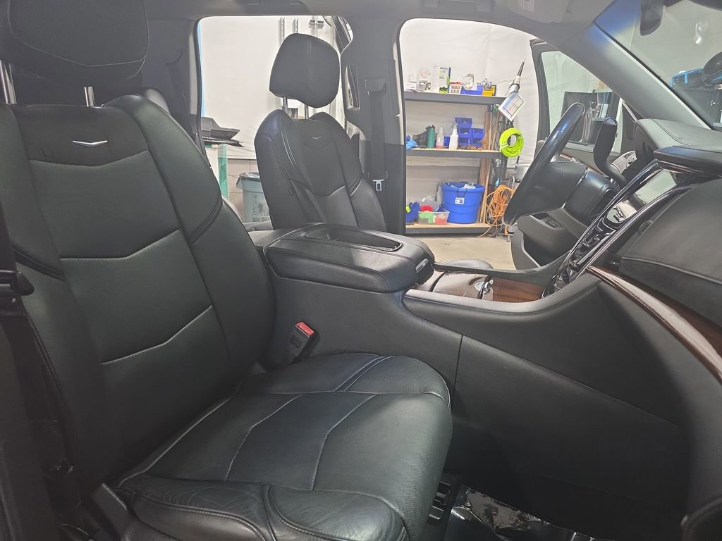 Used 2016 Cadillac Escalade Luxury image 10