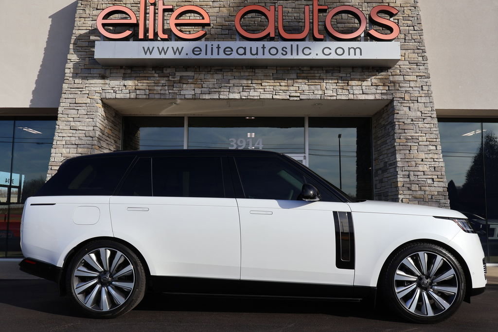 Used 2024 Land Rover Range Rover Long Wheelbase SE image 2