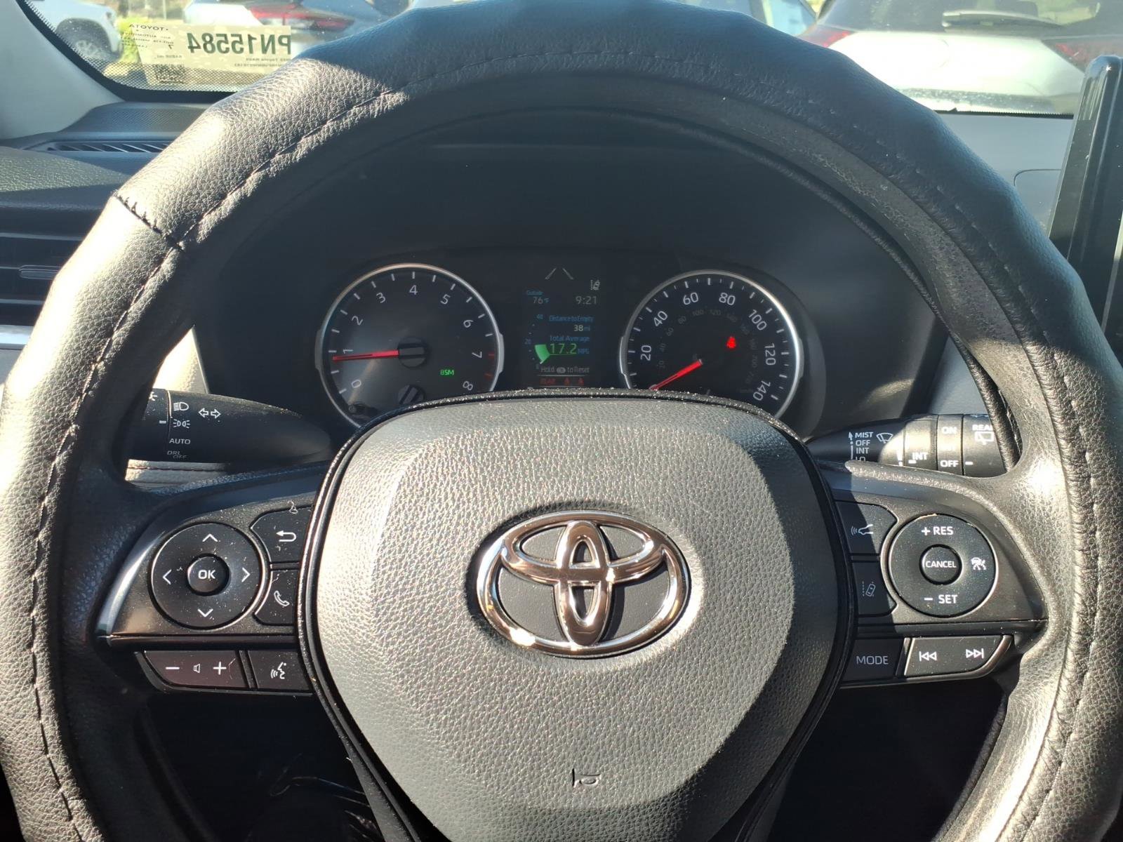 Used 2022 Toyota RAV4 XLE w/ Convenience Package image 18