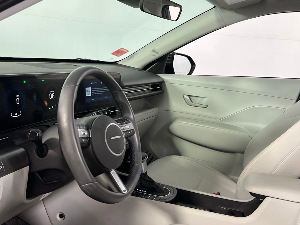 Used 2025 Hyundai Kona SEL image 21