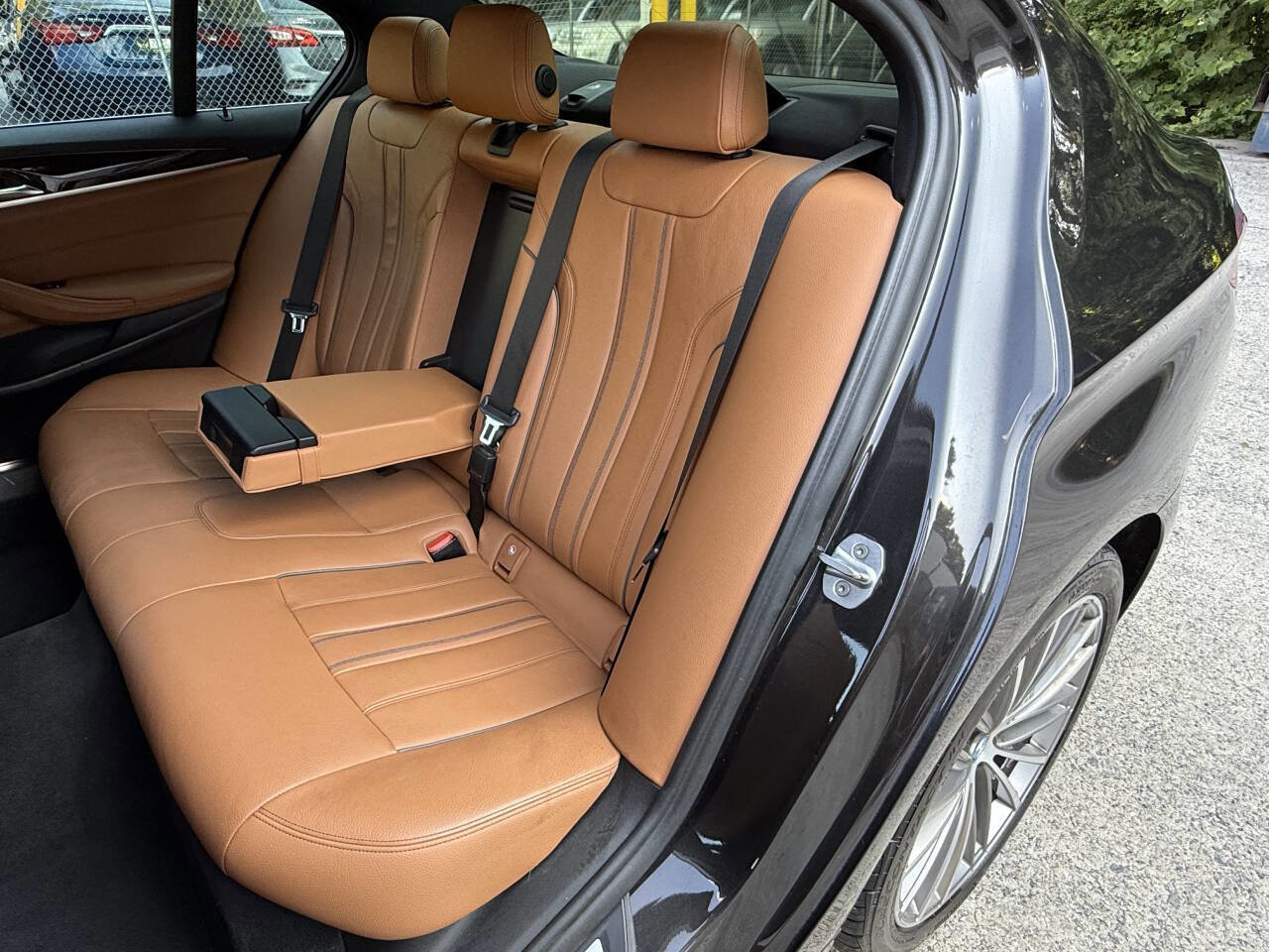 Used 2019 BMW 530i w/ Luxury Package RWD image 17