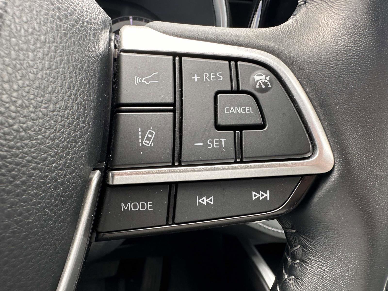 Used 2023 Toyota Highlander XSE AWD/4WD image 20