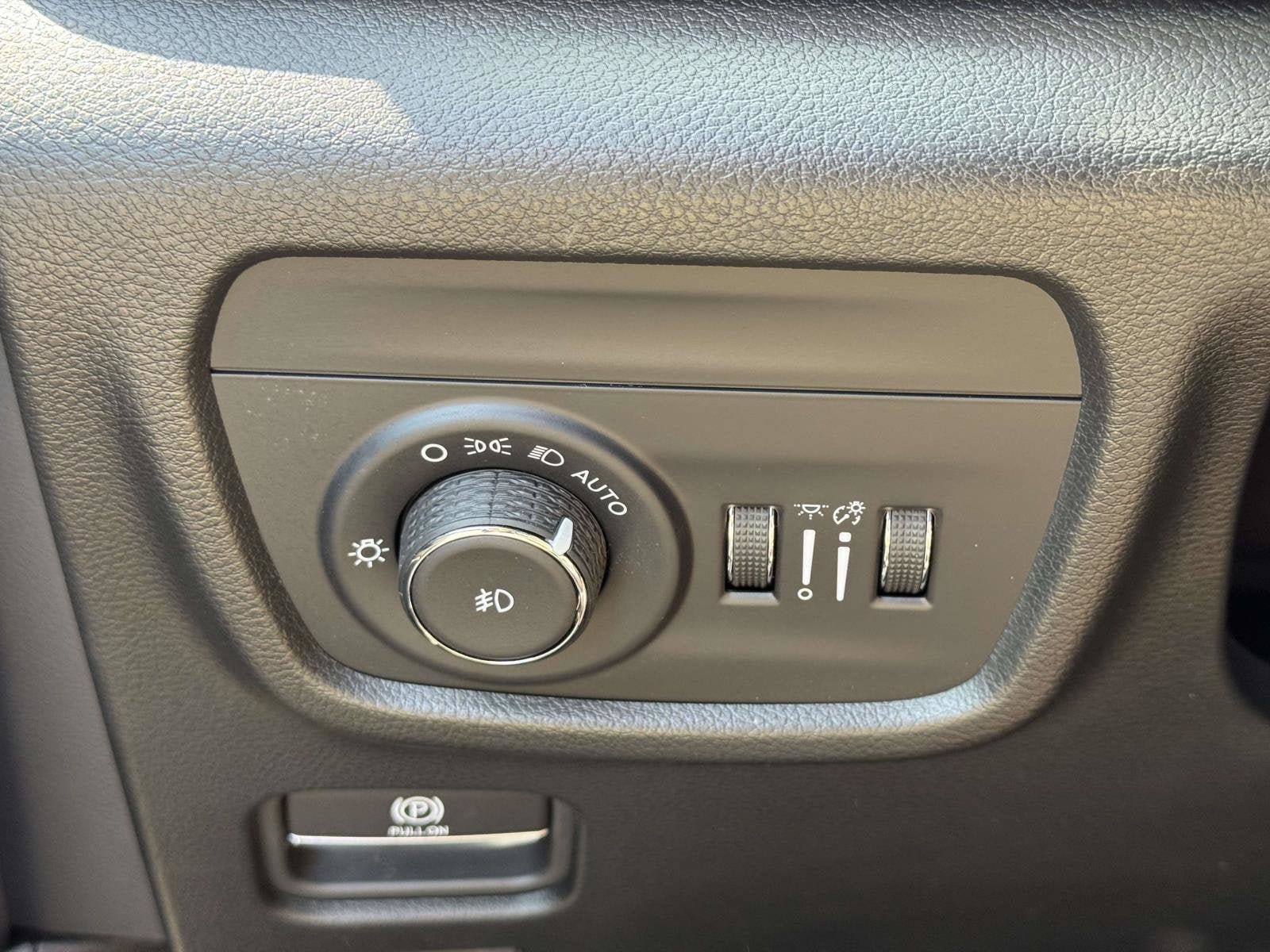 Used 2026 Jeep Grand Cherokee Limited AWD/4WD image 19