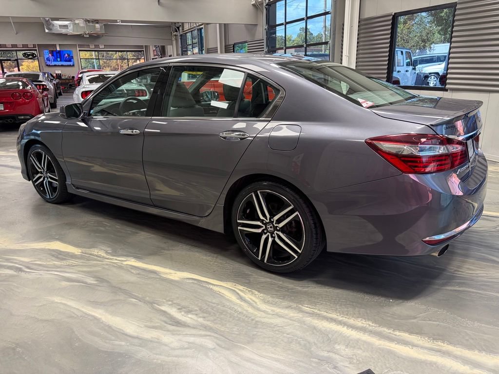 Used 2017 Honda Accord Touring image 39
