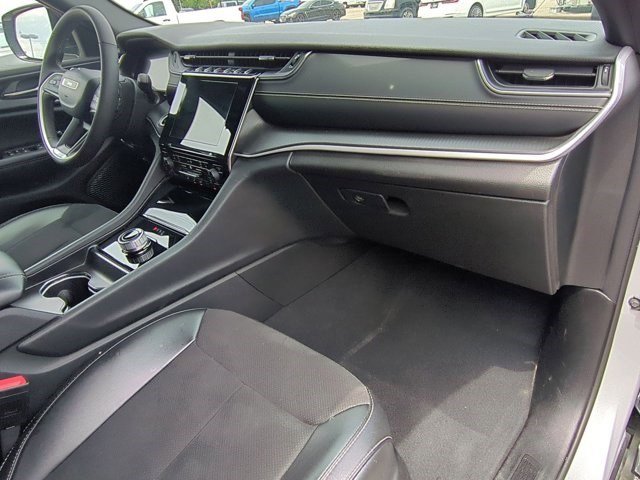 Used 2024 Jeep Grand Cherokee Altitude image 28