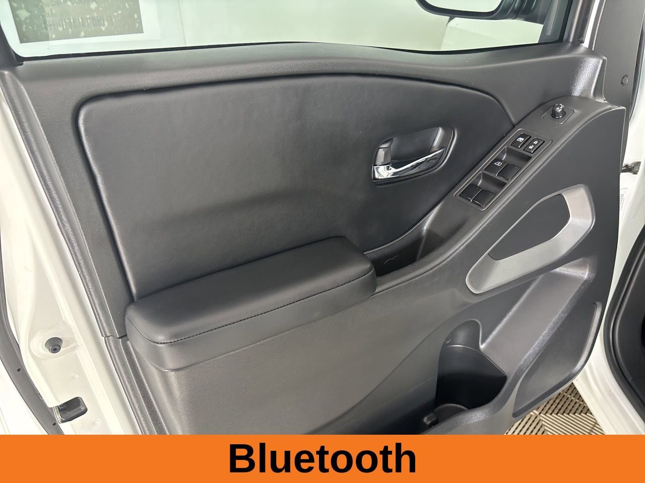 Used 2025 Nissan Frontier SV w/ SV Convenience Package image 8