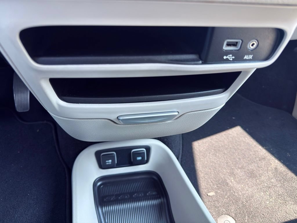 Used 2017 Chrysler Pacifica Limited w/ Advanced Safetytec Group FWD image 46