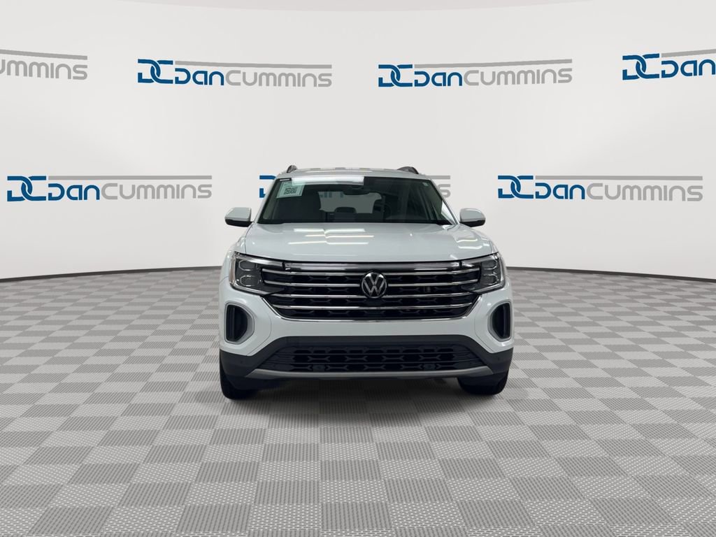 Used 2024 Volkswagen Atlas SE AWD/4WD image 3