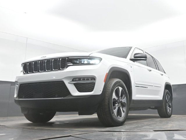Used 2022 Jeep Grand Cherokee Limited 4xe w/ Luxury Tech Group II AWD/4WD image 45