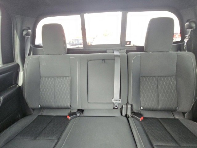 Used 2019 Nissan Titan SV w/ SV Convenience Package image 12